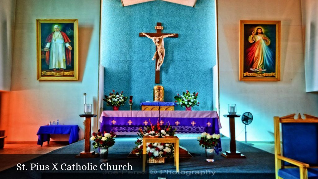 St. Pius X Catholic Church - Santa Fe Springs (California)